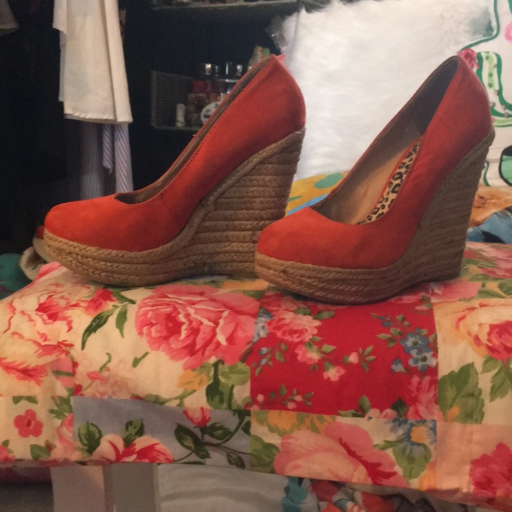 Shoe